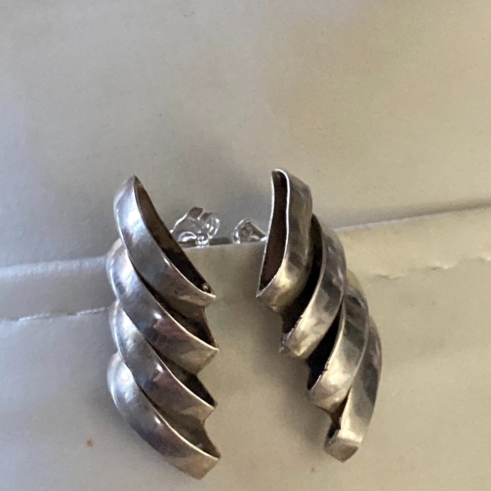 Stunning 4 loop sterling silver post earrings - Picture 5 of 5